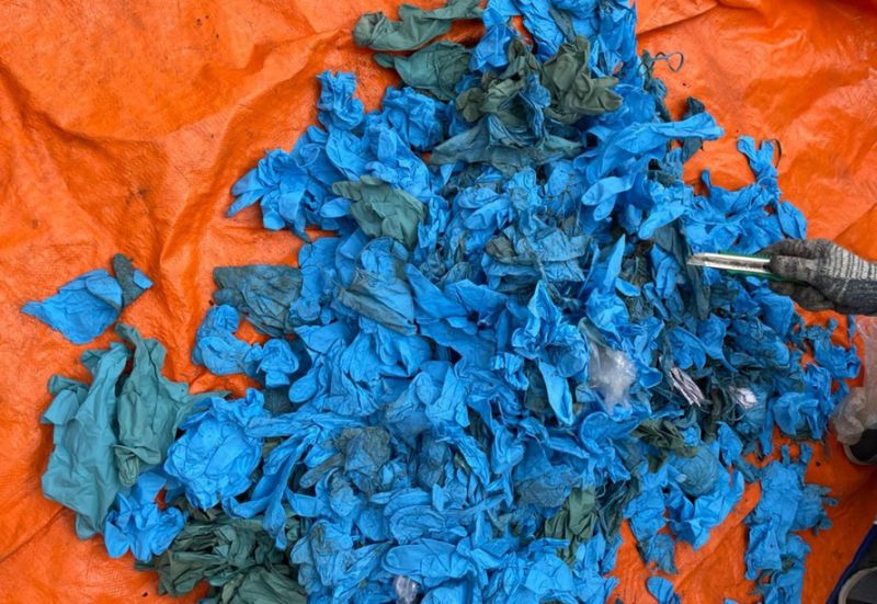 Gần 15 tấn găng tay cũ nhập khẩu từ Trung Quốc bị phát hiện